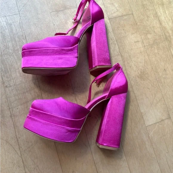 Inspired by Versace Fuchsia Platform Heels - Picture 4 of 6